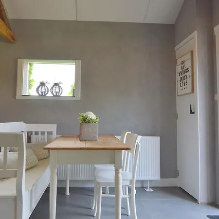 Дом отдыха Romantic Holiday In Lage Zwaluwe Near River Amer *